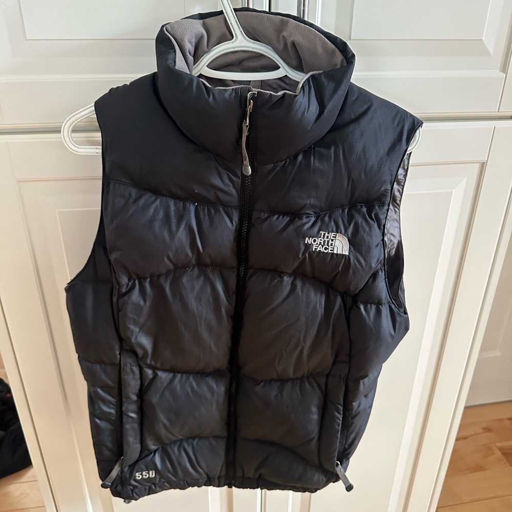 Women’s down vest size M. The North Face 550